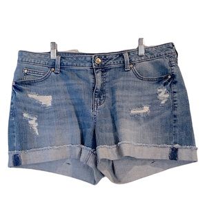 Jennifer Lopez mid rise shorts